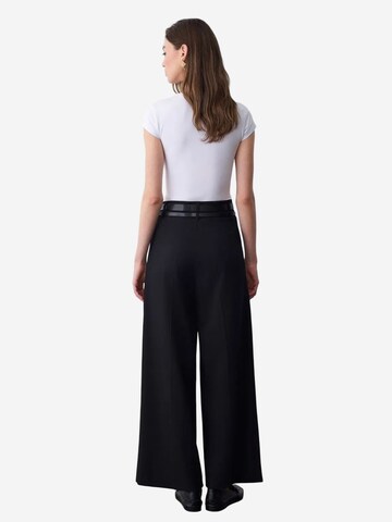 Wide leg Pantaloni 'Hose' di Dilvin in nero