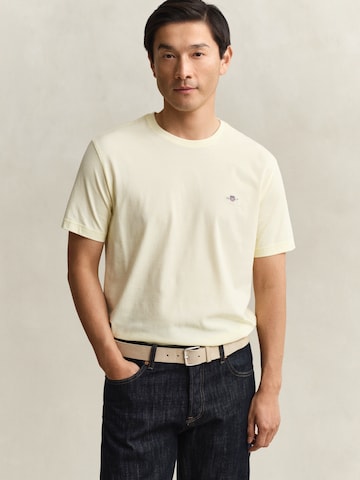 Tricou de la GANT pe galben: față