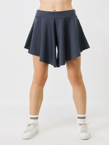 C&City Loosefit Shorts in Blau
