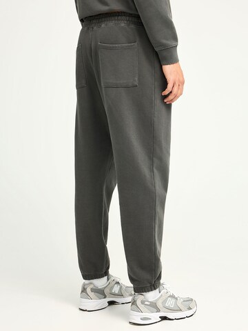 Funky Buddha Tapered Hose in Grau