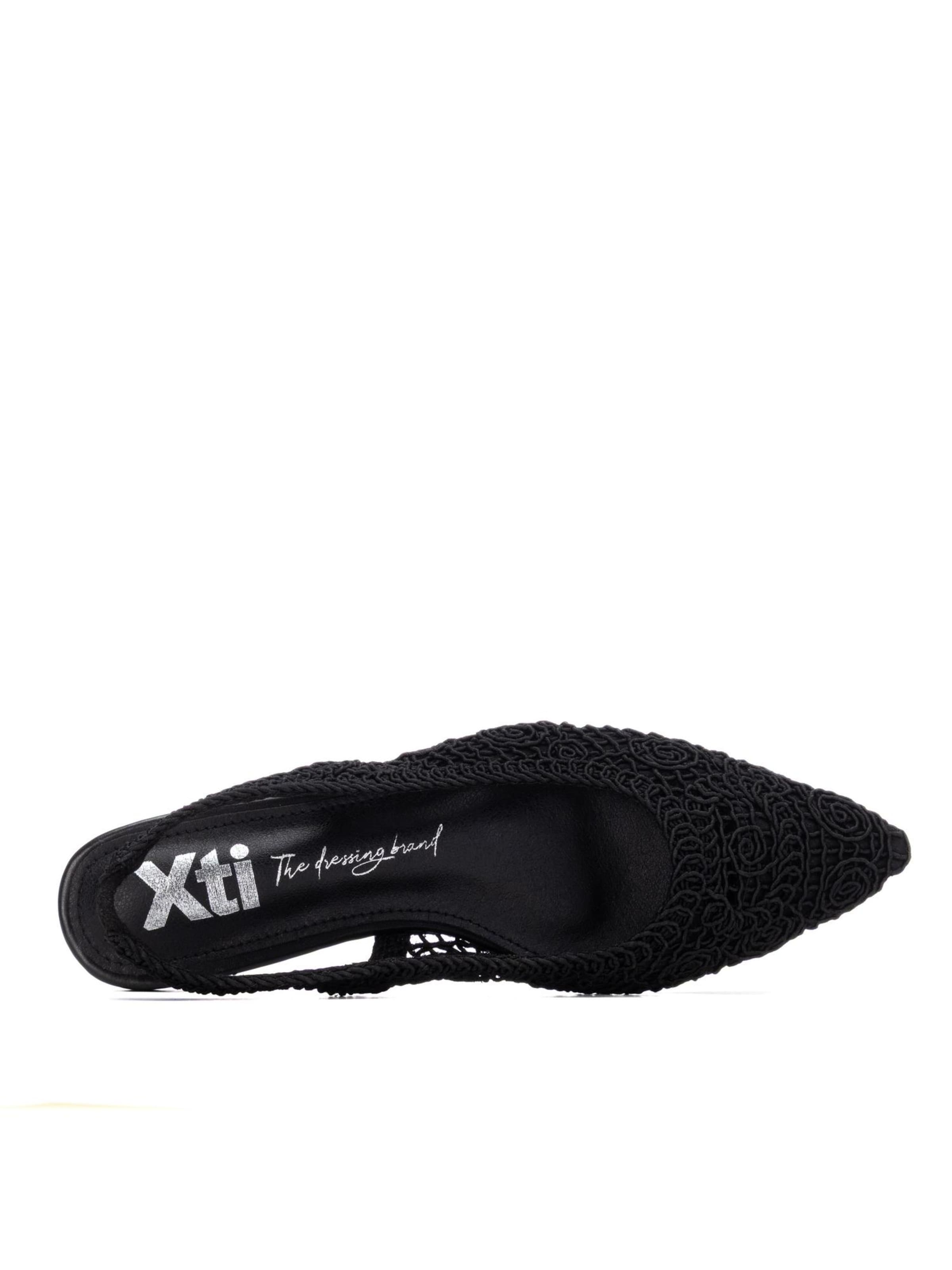 Xti Sandals in Black