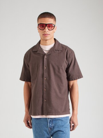 Abercrombie & Fitch Regular fit Πουκάμισο σε καφέ: μπροστά
