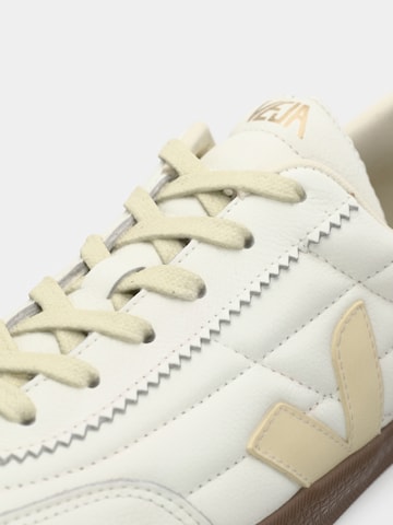 Veja Sneakers laag 'Panenka' in Wit
