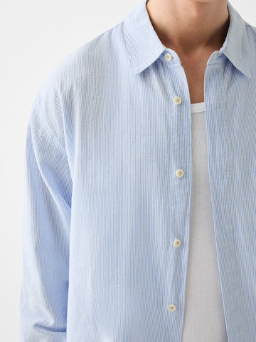 Bershka Klasický střih Košile – modrá