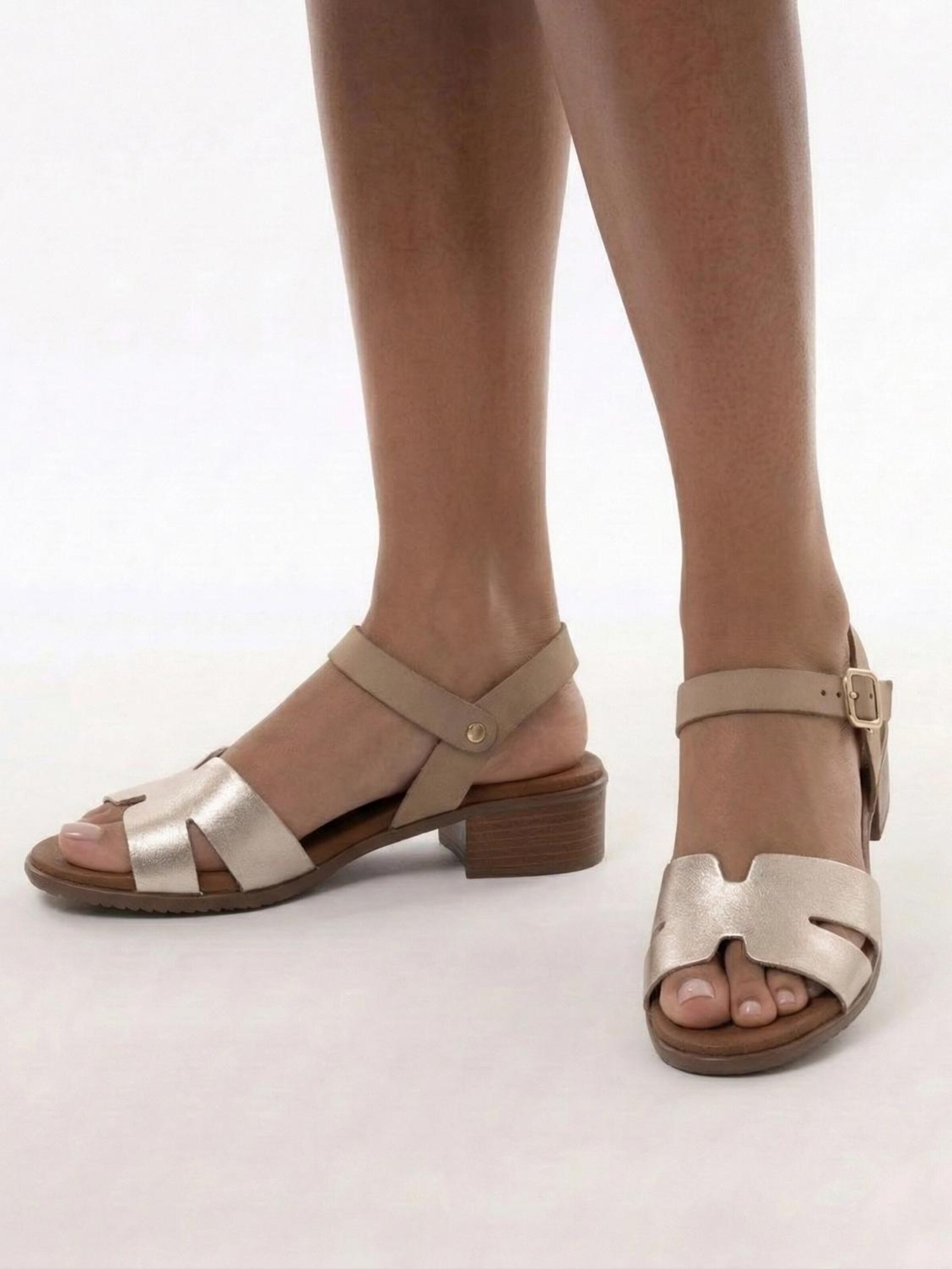 Maciejka Sandals 'E7393-25/00-1' in Gold: front