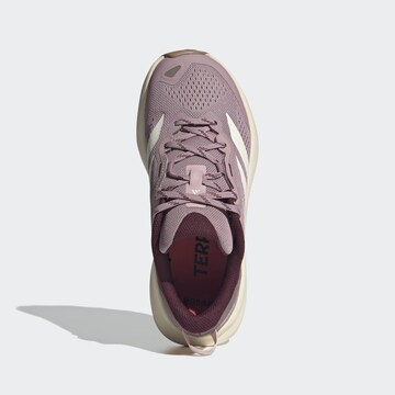 Chaussure basse 'Tracefinder Plus' ADIDAS TERREX en rose