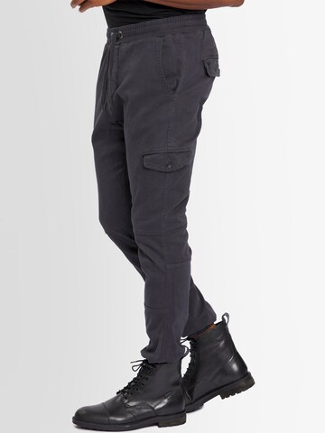 Alessandro Salvarini Tapered Cargo trousers in Grey: front