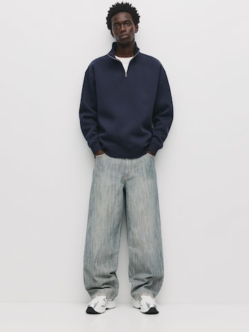Pull&Bear Sweatshirt in Blue: front