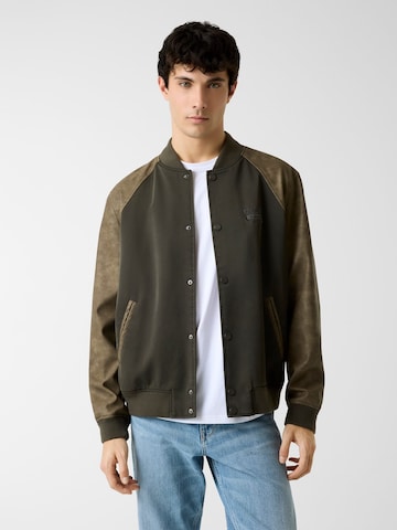 GUESS Between-Season Jacket in Green: front
