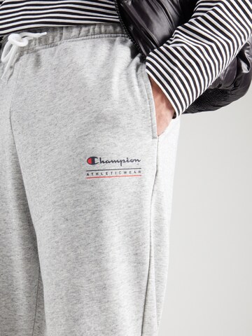 Champion Authentic Athletic Apparel - Tapered Pantalón en gris