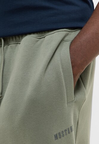 MUSTANG Regular Hose in Grün