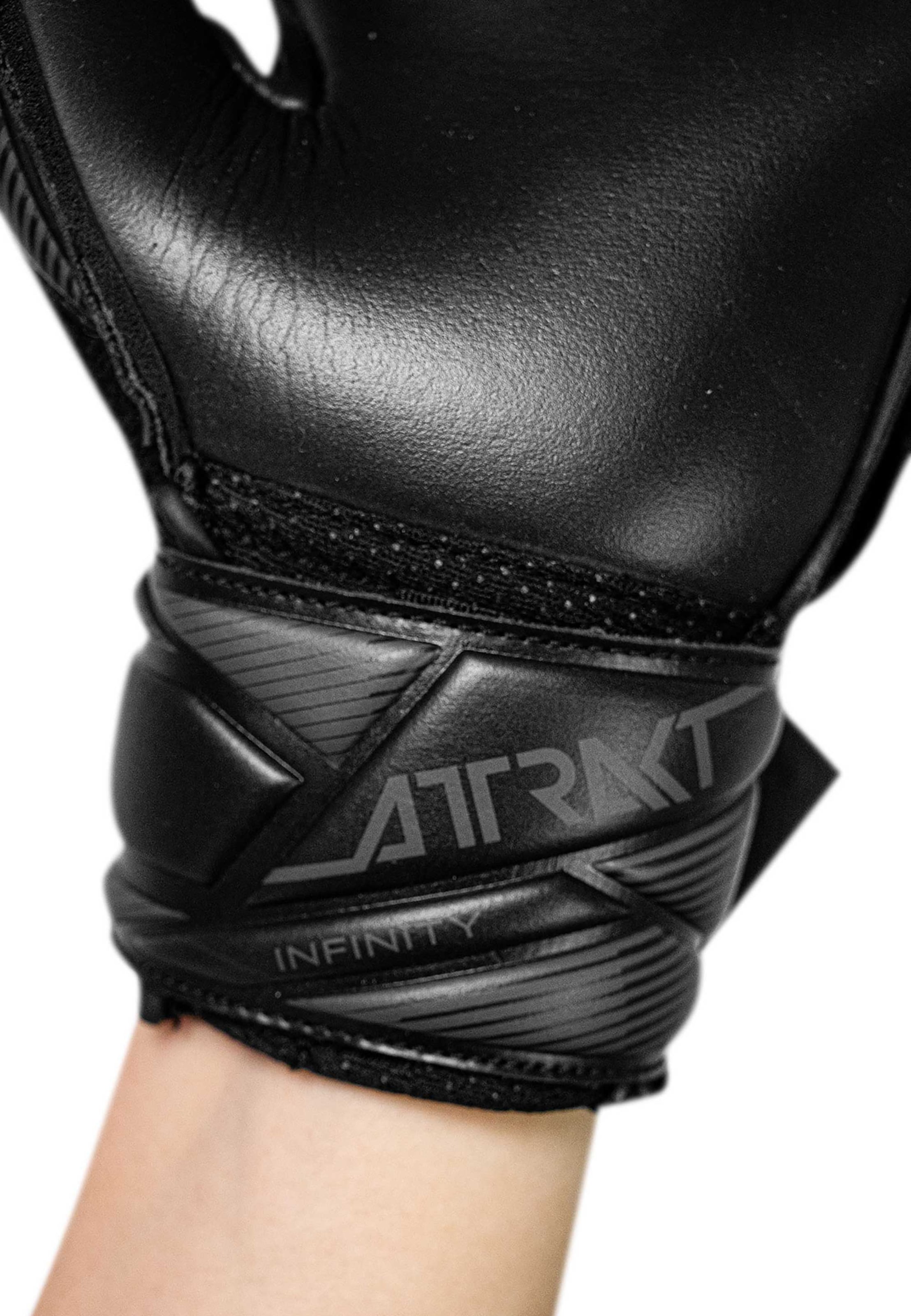 REUSCH Athletic Gloves 'Attrakt Infinity Junior' in Black
