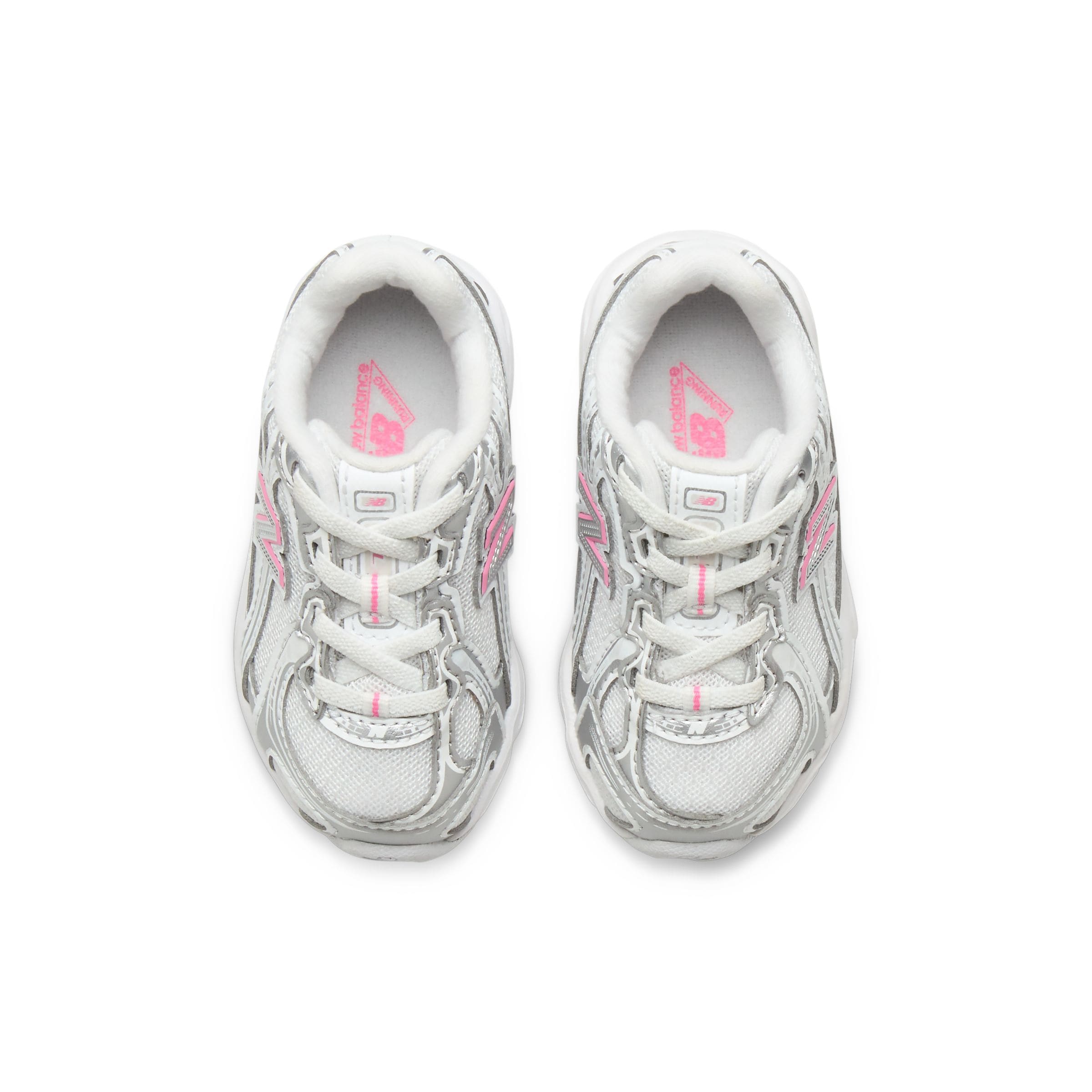 new balance Sneakers '740 Bungee Lace' in Zilver