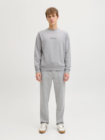 JJ Rebel - Sweatshirt 'JREBZAKI' em cinzento