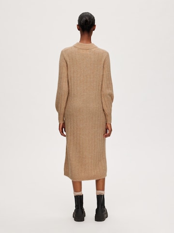 Selected Femme Petite Knitted dress 'GLOWIE' in Brown