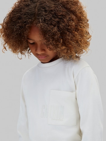 Pull-over Calvin Klein Jeans en blanc