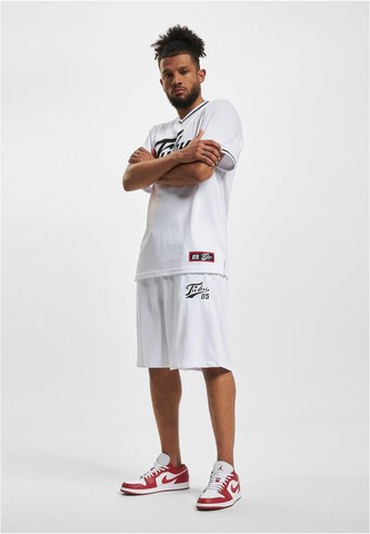 FUBU Regular Shorts in Weiß