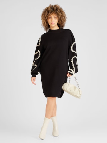Object Curve Knitted dress in Black