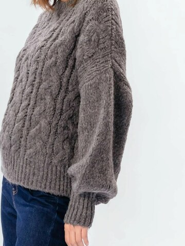 TEESHOPPEN Neulepaita ' Emma Cable ' värissä harmaa