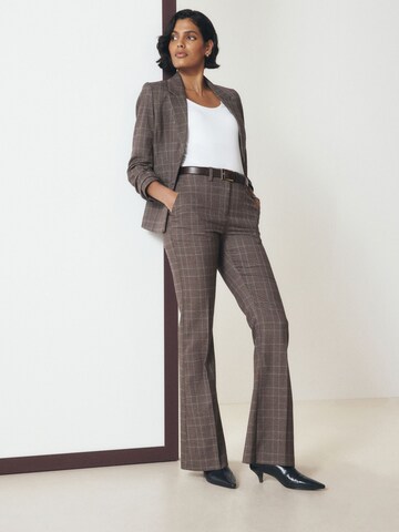 Bootcut Pantaloni con piega frontale di Next in marrone