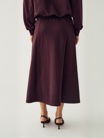 Noella Rok ' N-Madalinn ' in Rood