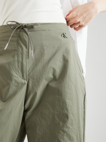 Calvin Klein Jeans Avar lõige Püksid, värv roheline