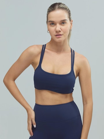 DRILLS Apparel Bustier Sport bh 'ACTIVE X-Strap Bra' in Blauw: voorkant