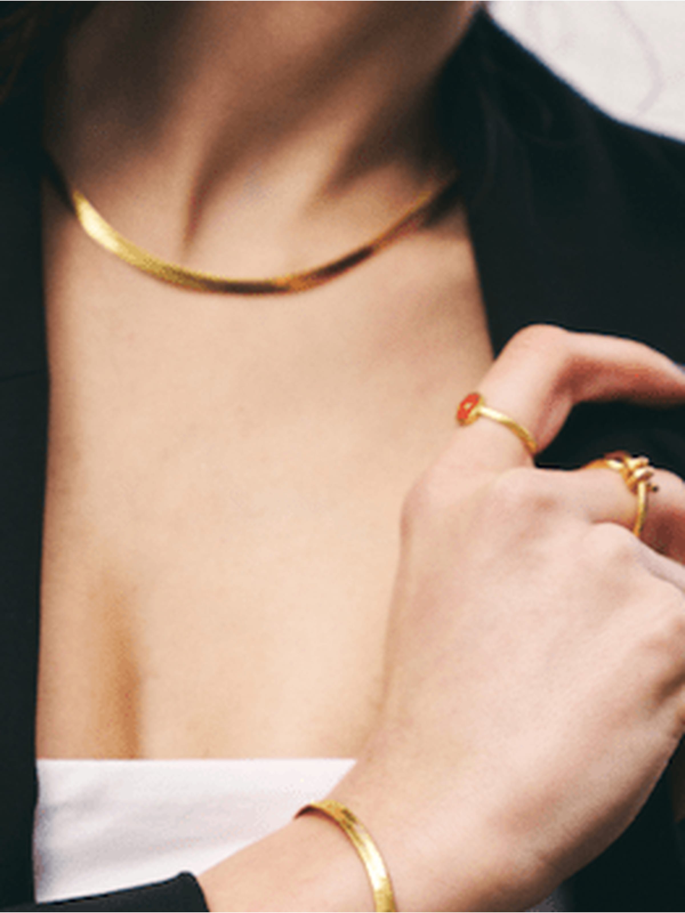 Anello 'Ferry Knot' di Les Reines in oro