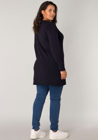 BASE LEVEL CURVY Pullover in Blau