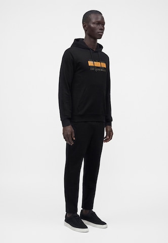 EA7 Emporio Armani Sweatshirt 'TRAIN' i svart: sida