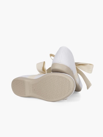 Pisamonas - Bailarina en blanco