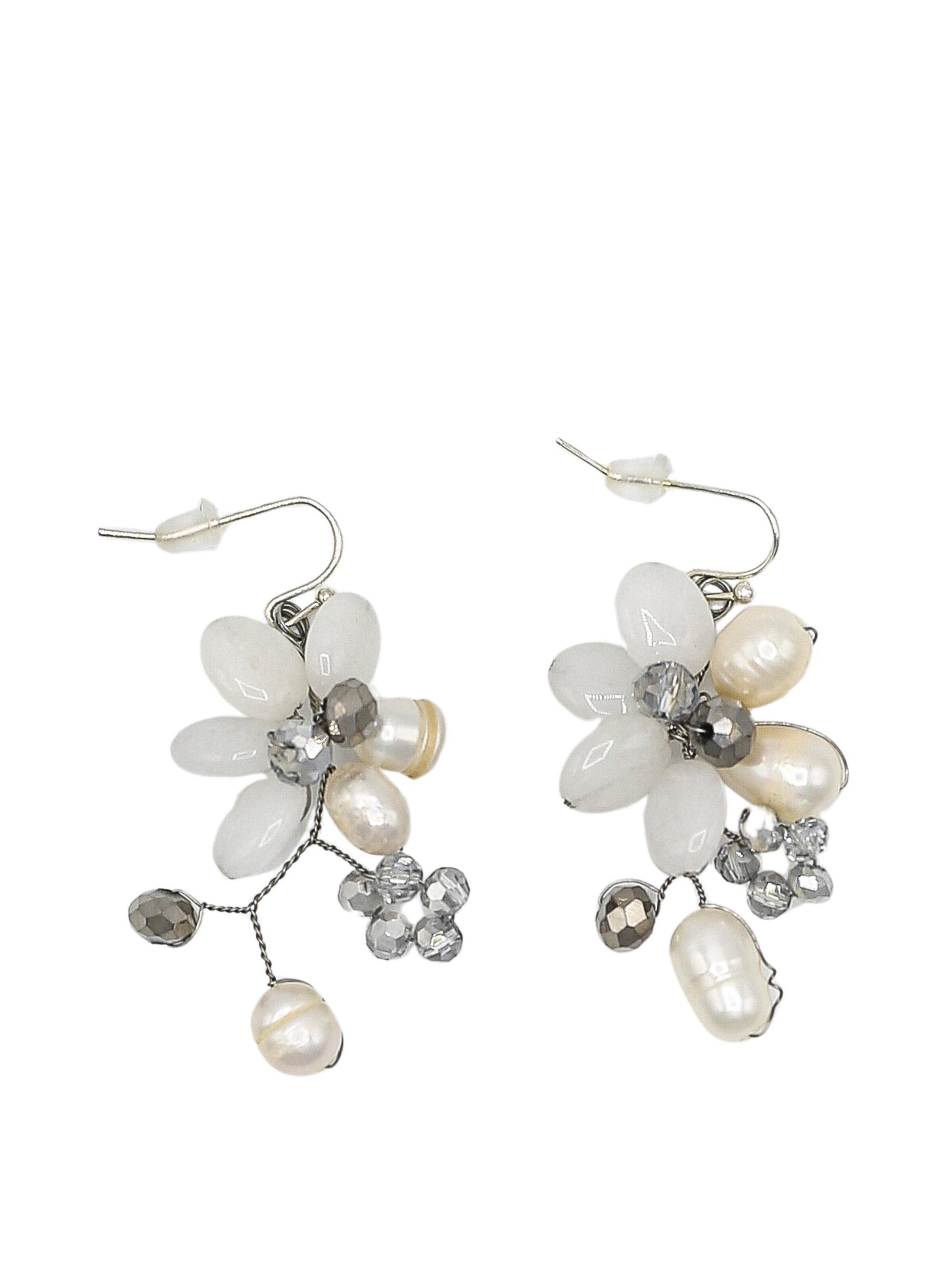 COLLEZIONE ALESSANDRO Earrings 'Blüte' in White: front