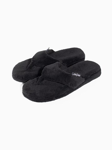 Minnetonka Slip-ons 'Olivia' in Black