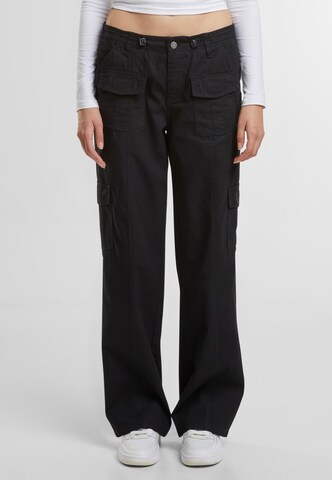 Karl Kani Regular Cargo Pants in Black: front