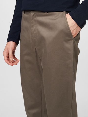 Regular Pantalon chino 'Silas' ABOUT YOU en gris