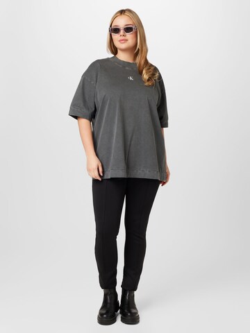 Calvin Klein Jeans Curve - Camiseta en gris