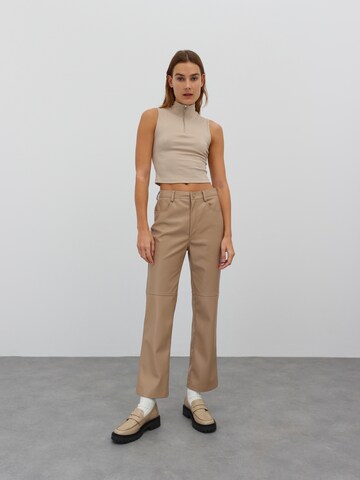 EDITED Boot cut Trousers 'Sia' in Beige