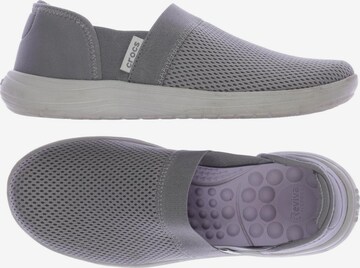 Crocs Flats & Loafers in 38 in Grey: front