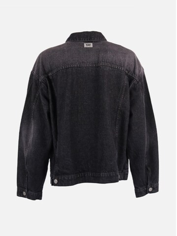 HEFTYKA Between-Season Jacket in Black