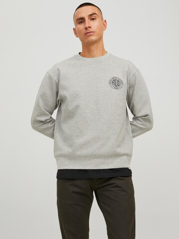 Sweat-shirt 'Dean' R.D.D. ROYAL DENIM DIVISION en gris : devant