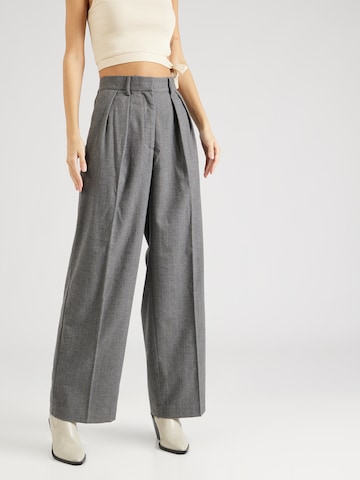 SECOND FEMALE Wide leg Pleat-front trousers 'Holsye' in Grey: front