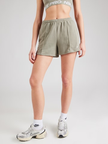 Nike Sportswear Regular Shorts in Grün: Vorderseite