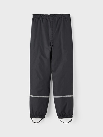 Regular Pantalon fonctionnel NAME IT en noir