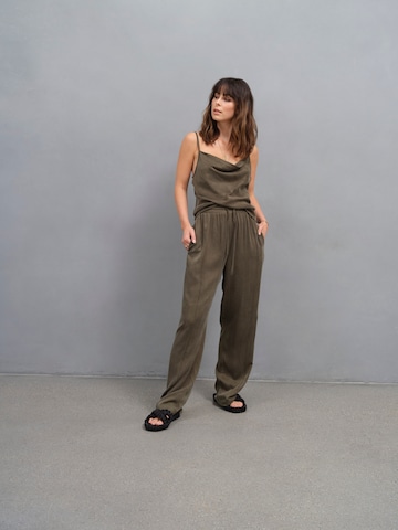 A LOT LESS Wide leg Pants 'Johanna' in Green