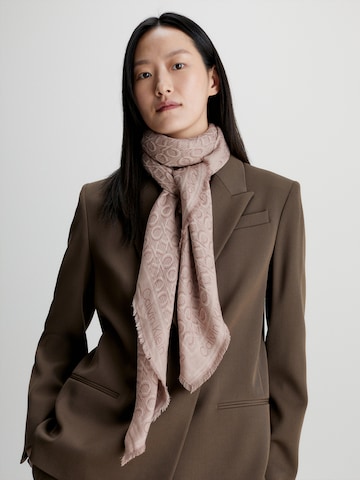 Calvin Klein Šátek – béžová: přední strana