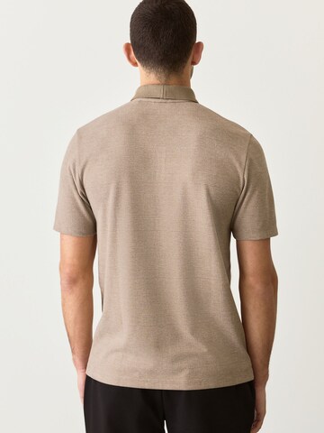 Tricou de la Next pe maro