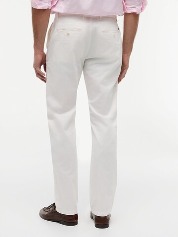 Regular Pantalon chino TOMMY HILFIGER en blanc
