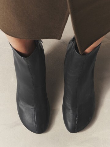 Next Bootie in Black