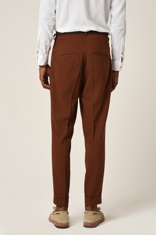 Antioch Regular Pleat-front trousers in Brown