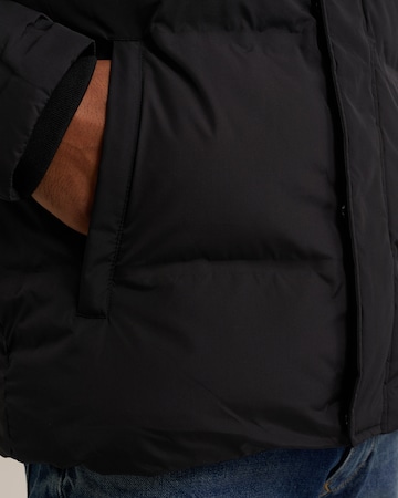 WE Fashion Winterjacke in Schwarz